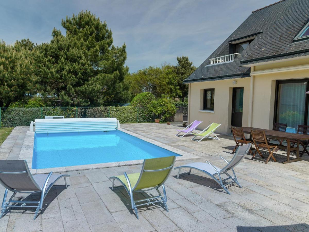Spacious Villa In Concarneau With Swimming Pool Extérieur photo